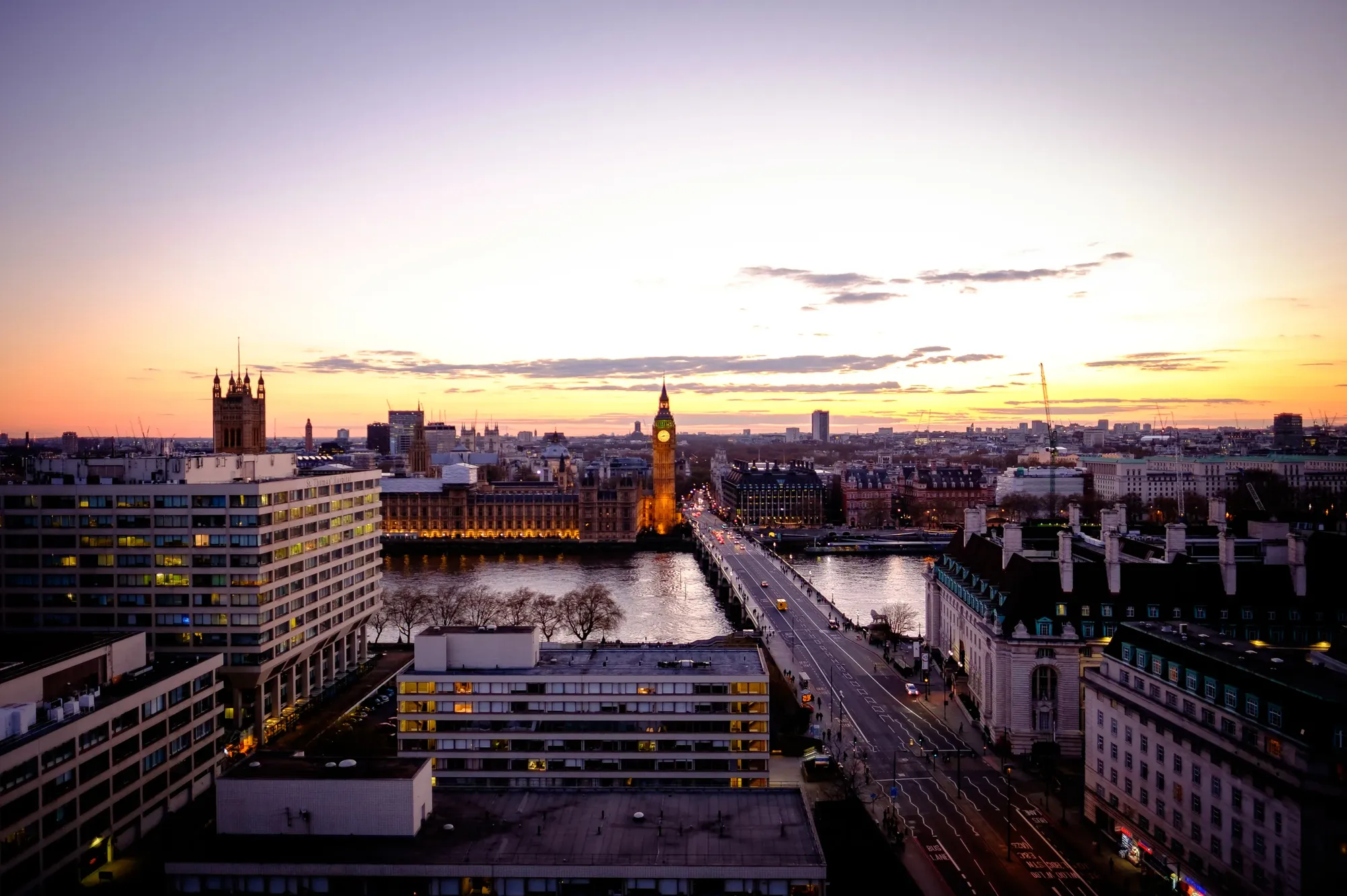  Westminster, London shot at: 16mm f1.6 1/125sec ISO320 (FujiFilm 16mm f1.4 WR) 